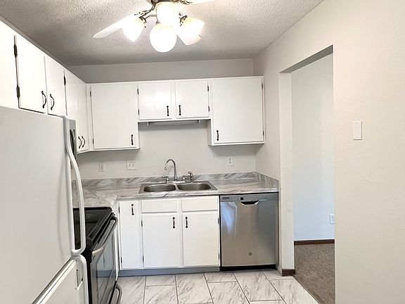 4th image of 3850 Plymouth Blvd #24