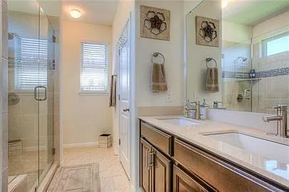 3240 E Whitestone Blvd #17 — Photo 4