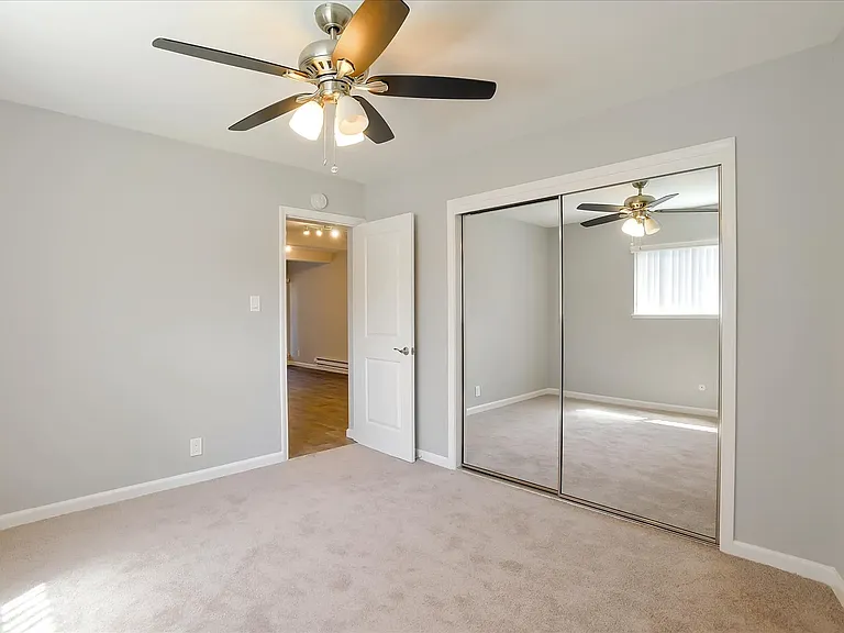 Woodside Court Apartments — Photo 7