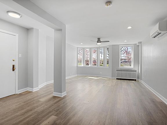 2nd image of 5522 W Berteau Ave #G