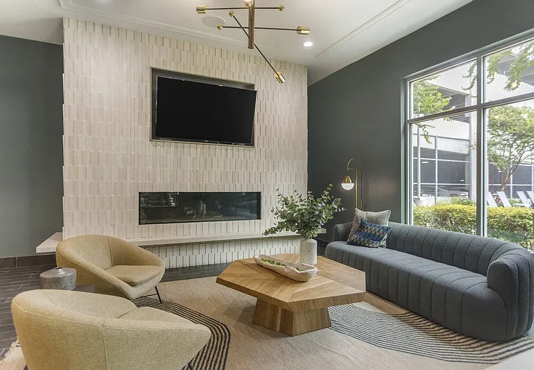 Bell South Lamar — Photo 10