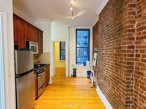 5th image of 409 E 6th St #2AA