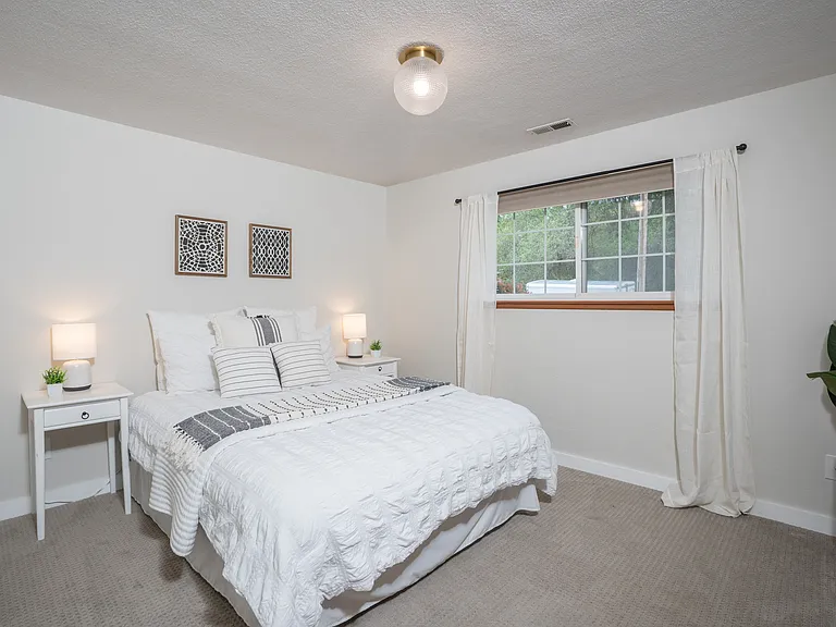 1045 Sunrise Ln — Photo 15