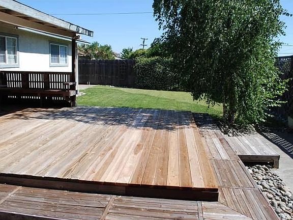 LARGE BACK YARD AREA