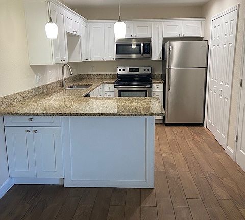 3rd image of 49 Windtree Ln #49