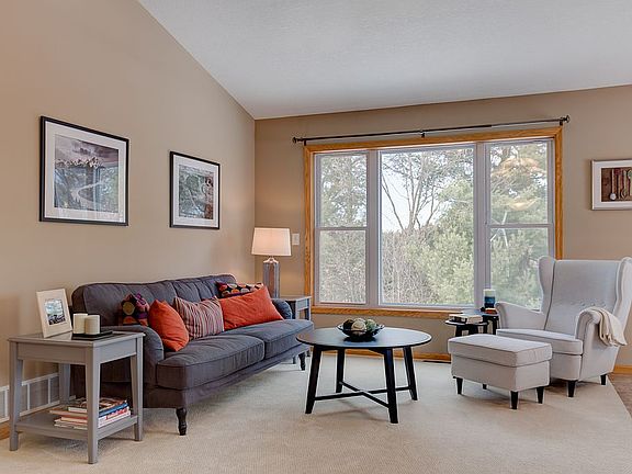 2nd image of 1109 Tamarack Pl