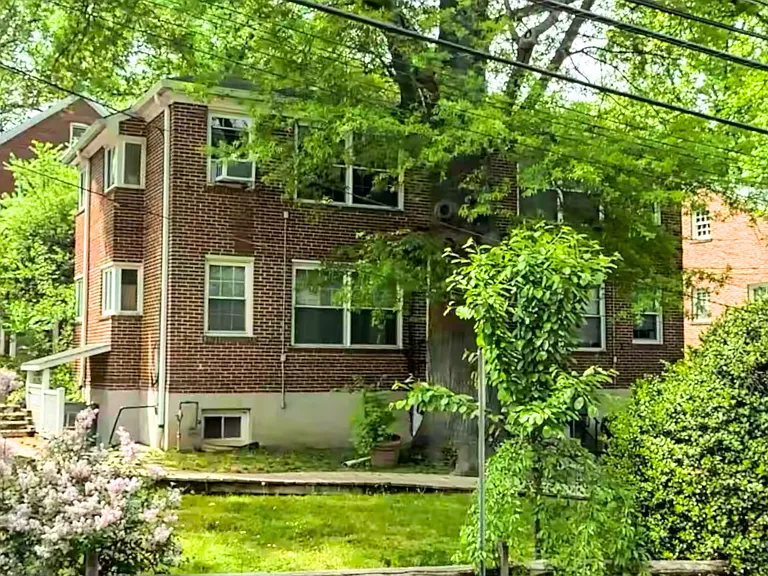 8400 Greenwood Ave — Photo 1