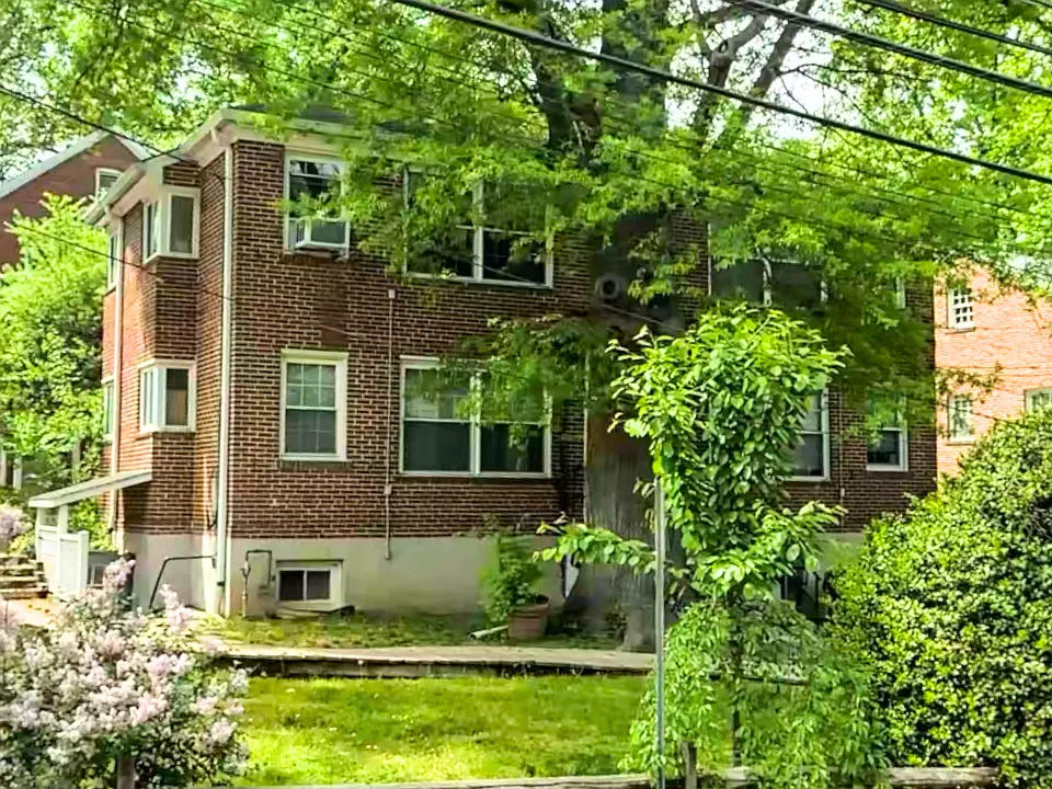 8400 Greenwood Avenue DGY LLC