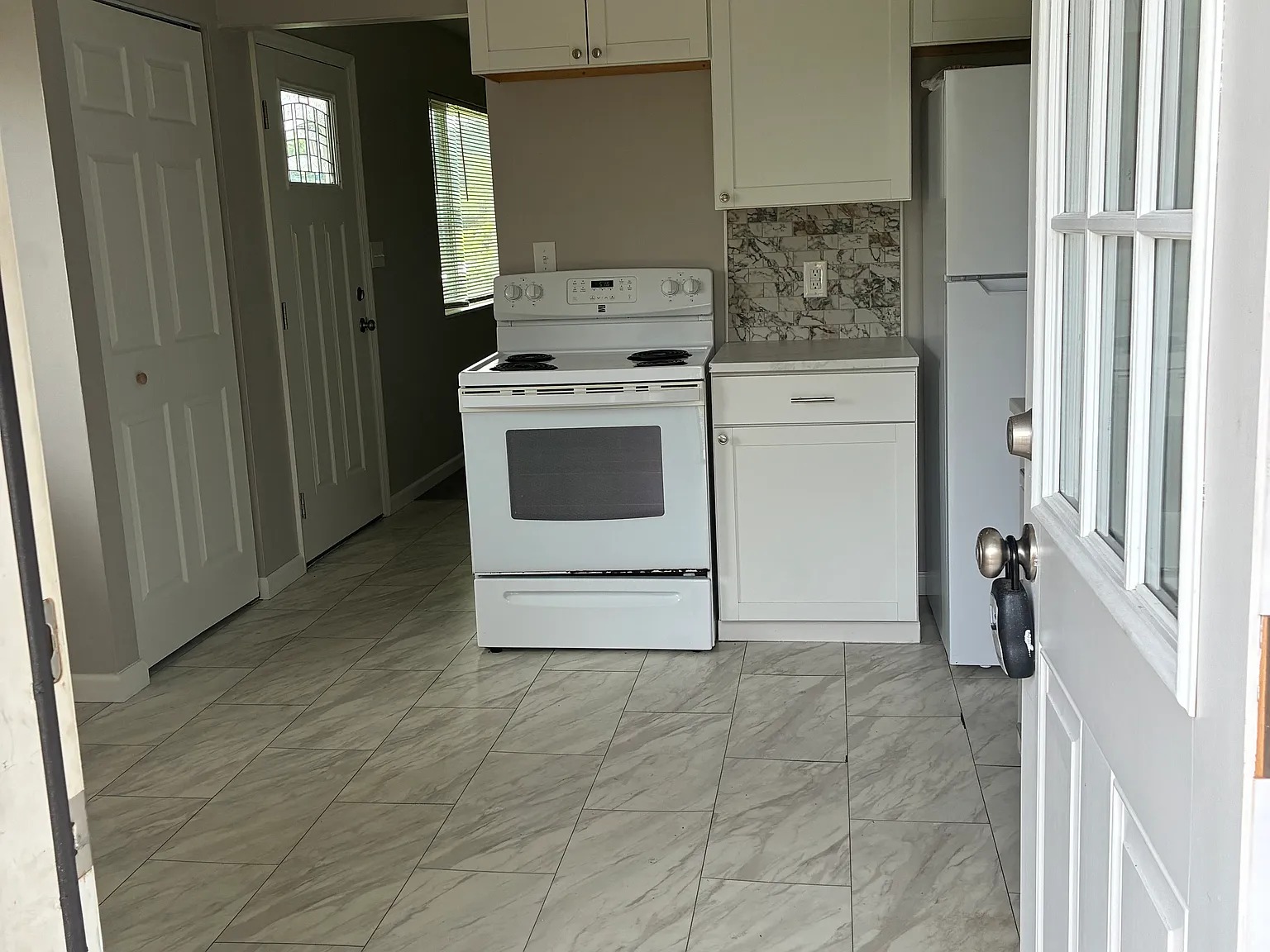 3 bed, 922 sqft, $1,600 — Photo 3