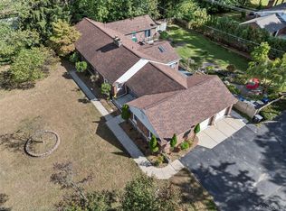 32525 Six Mile Rd, Livonia, MI 48152