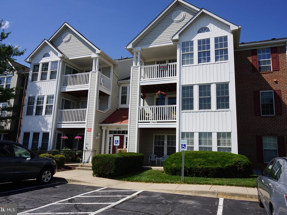 1st image of 905 Blue Leaf Ct #C