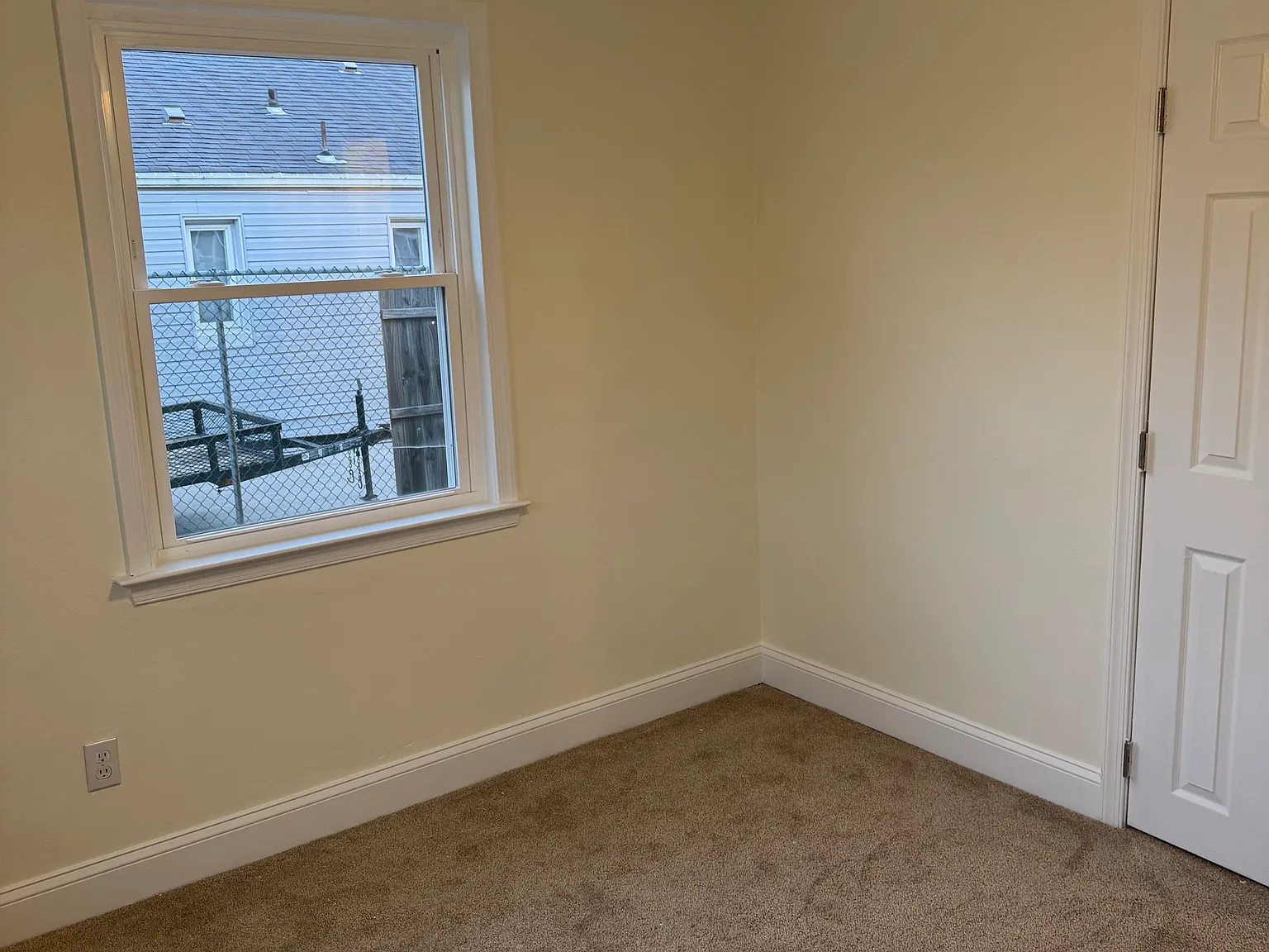 320 Elwood Pl — Photo 3