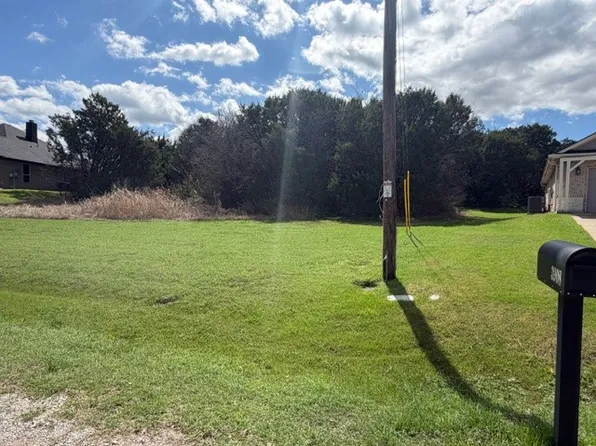 3910 Laramie Trl, Granbury, TX 76048