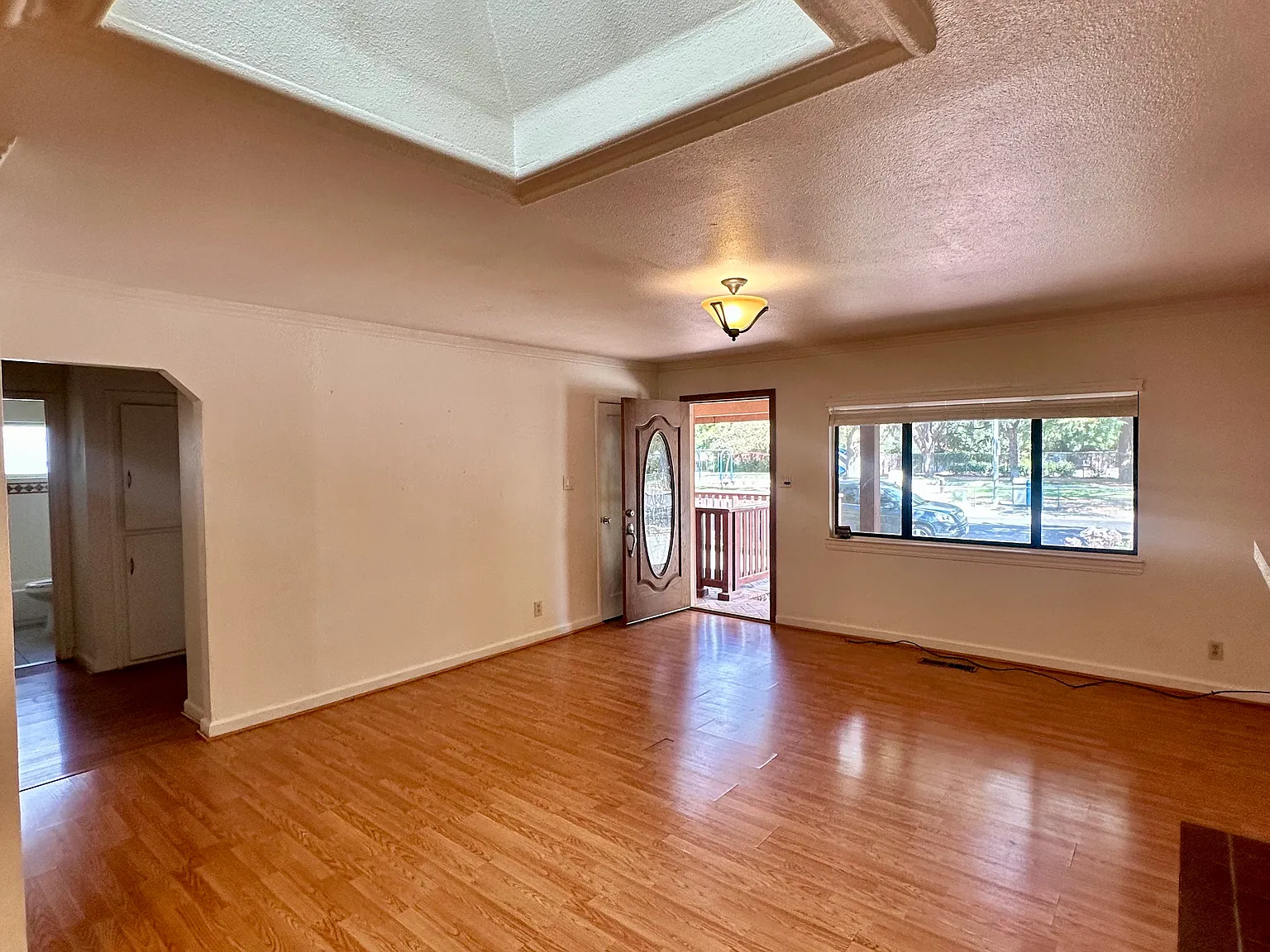 4 bed, 1470 sqft, $4,200 — Photo 4