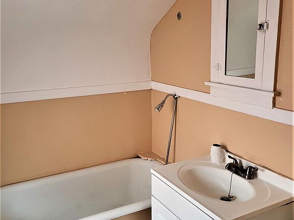 4th image of 84 Shirley Ave Floor 2