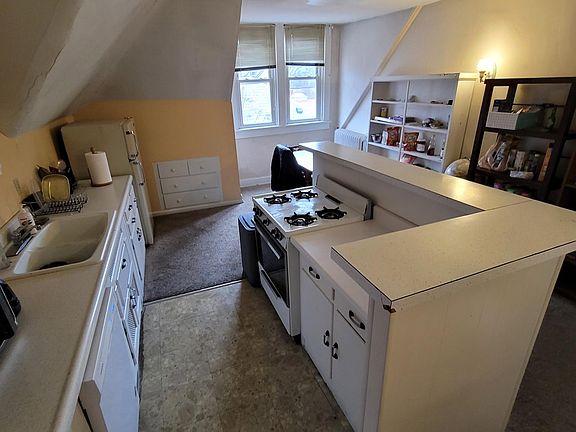 5th image of 224 Loraine Ave #3