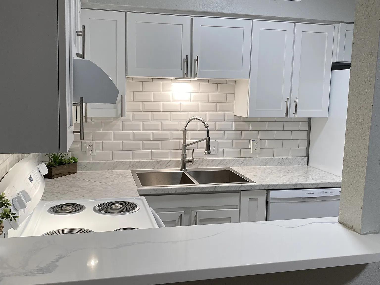 Claridge Apartments — Photo 1