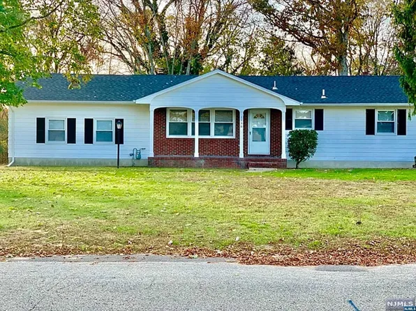 1136 Rae Dr, Vineland, NJ 08361
