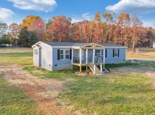 1026 Cattle Call Ln, Moneta, VA 24121