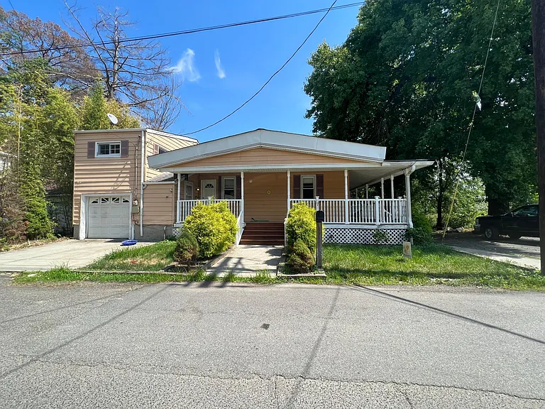 24 Hobson Ave — Photo 1