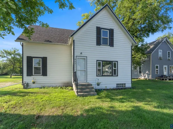 403 E Farmer Ave, Howard, SD 57349