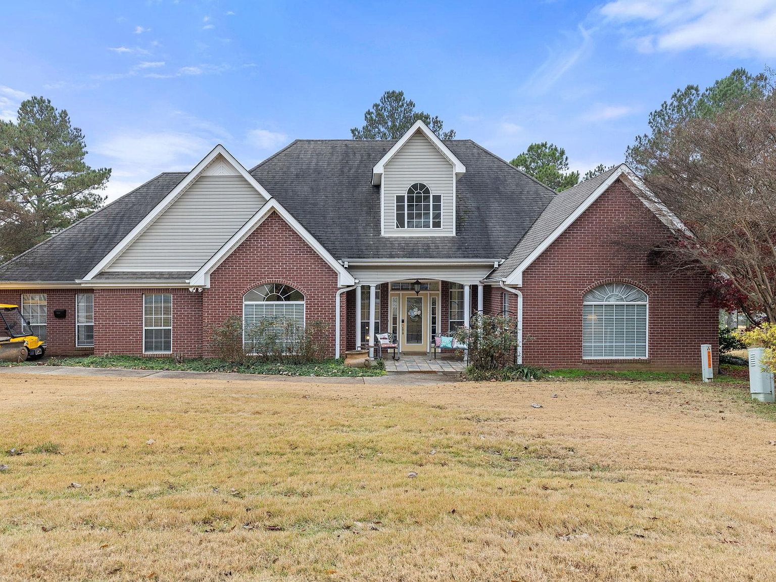 1087 Twin Pines Cir