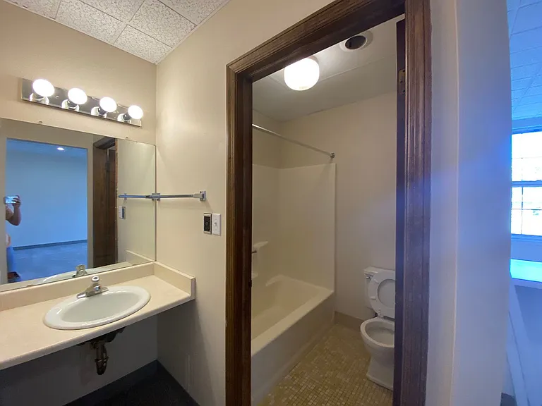Cass Street Apartments — Photo 26