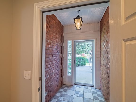 5th image of 76 Chase Cir