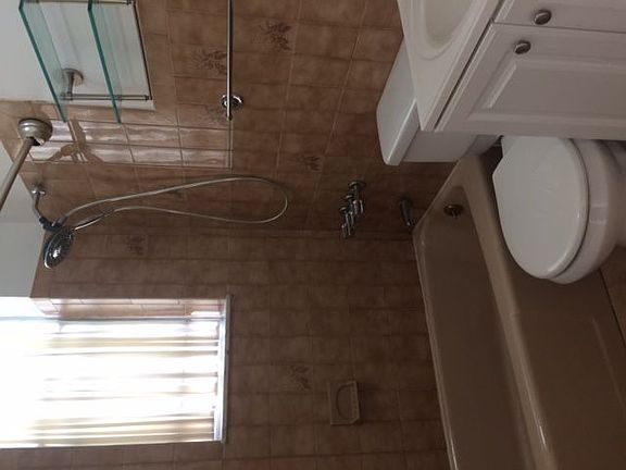 3rd image of 2570 41st St