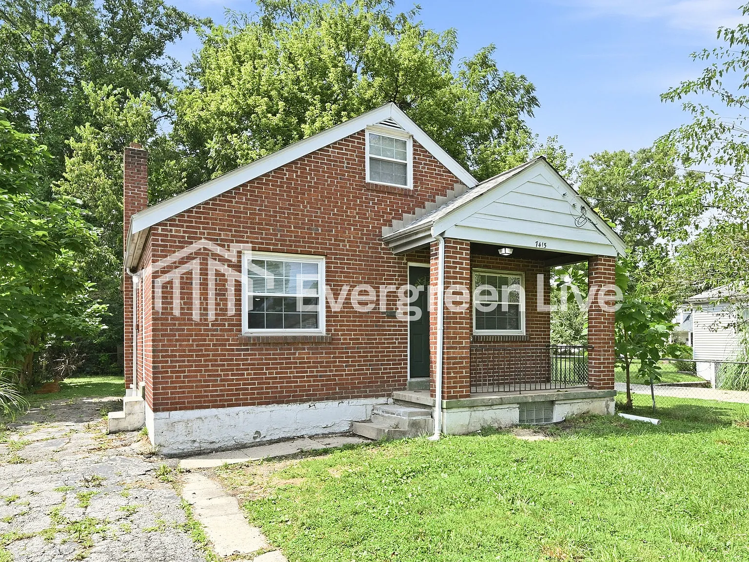 3 bed, 1.0 bath, 1221 sqft, $1,845 — Photo 2