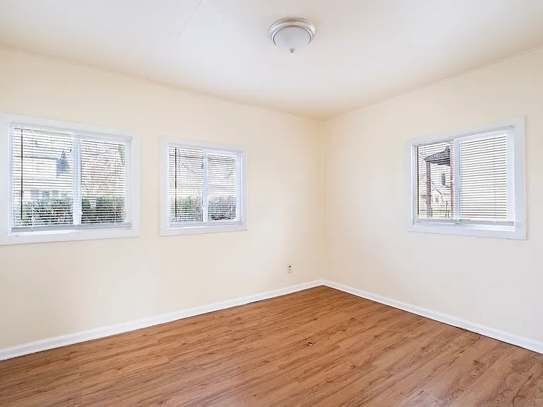 2386 Pontiac St — Photo 21