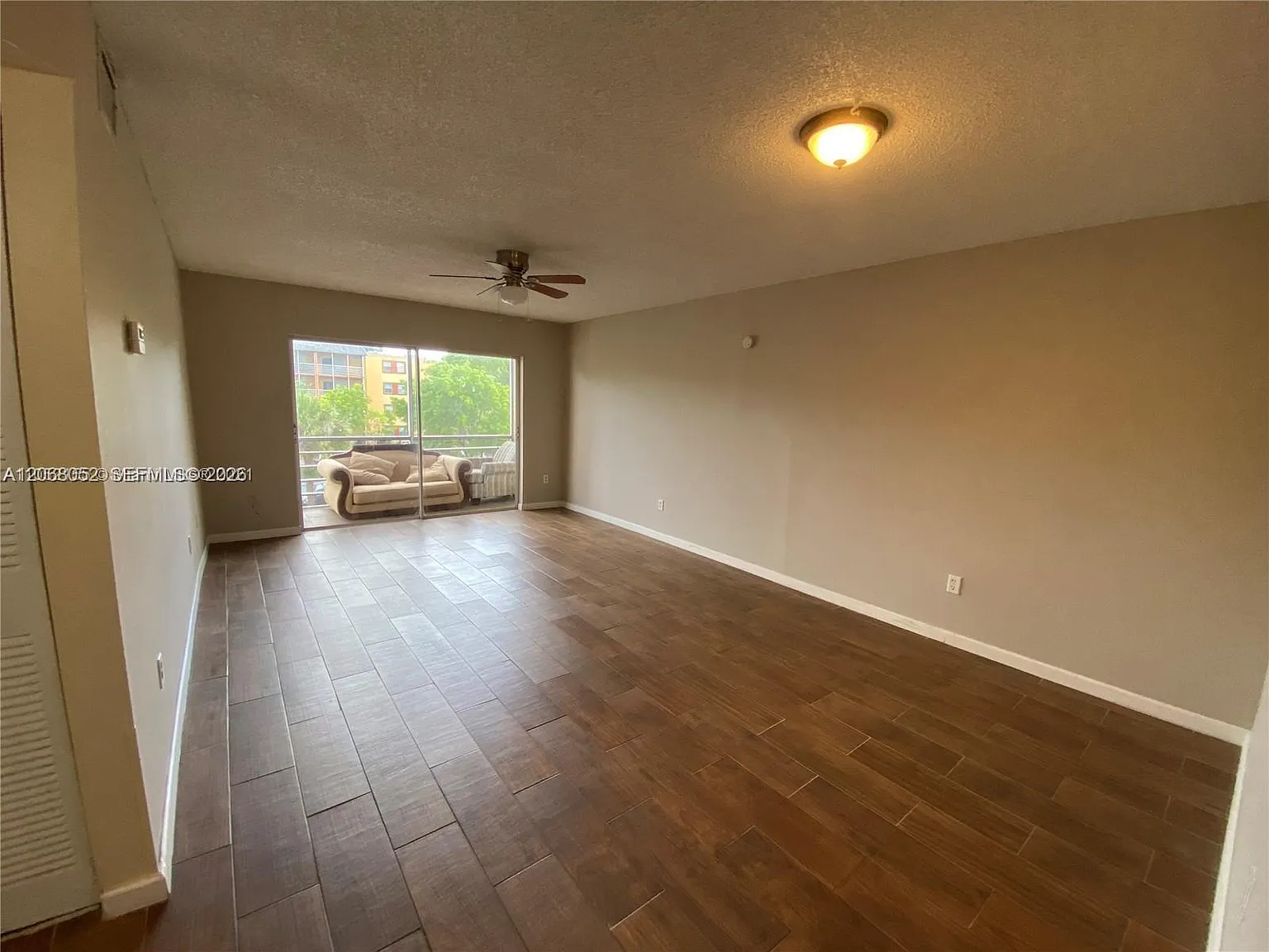 Brookfield Square Condo — Photo 4