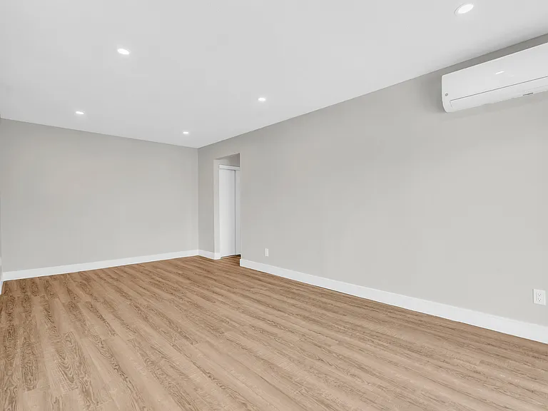 1220 Hamilton St — Photo 13