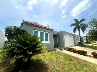 93 Jacaranda St, Dorado, PR 00646