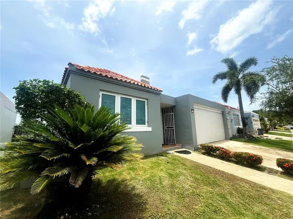 93 Jacaranda St, Dorado, PR 00646