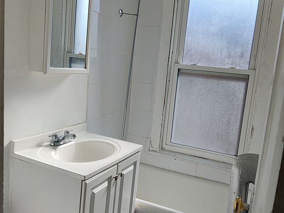 5th image of 4602 N Beacon St APT 2c