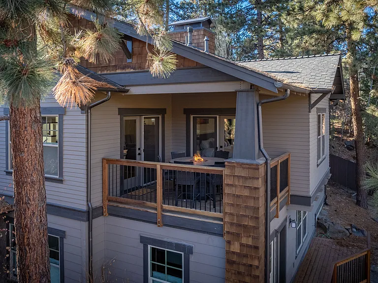 2340 NW Bens Ct — Photo 4