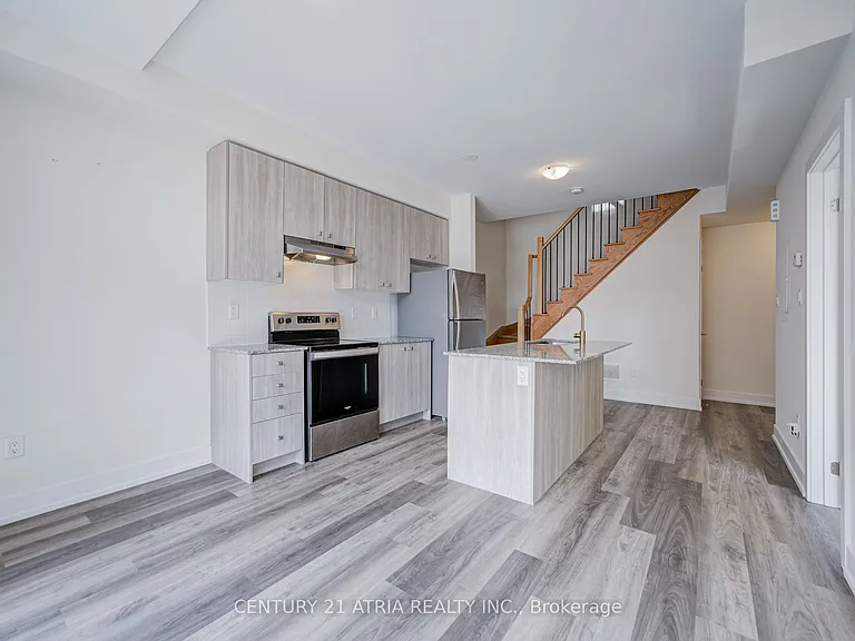 1 Bond Cres #1 — Photo 17