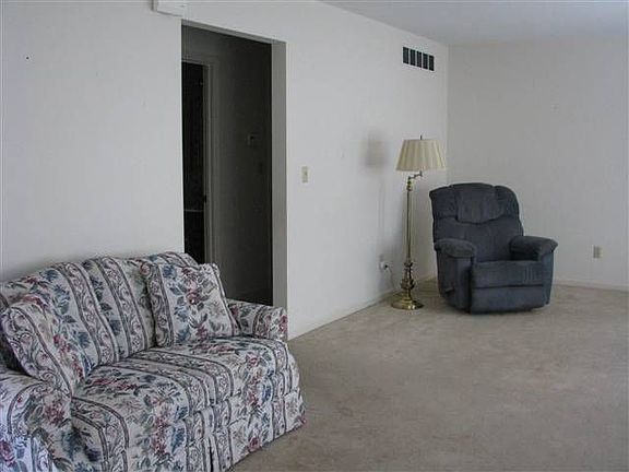 5th image of 1688 Edgebrooke Ct