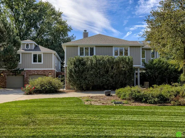 2215 The Knls, Lincoln, NE 68512