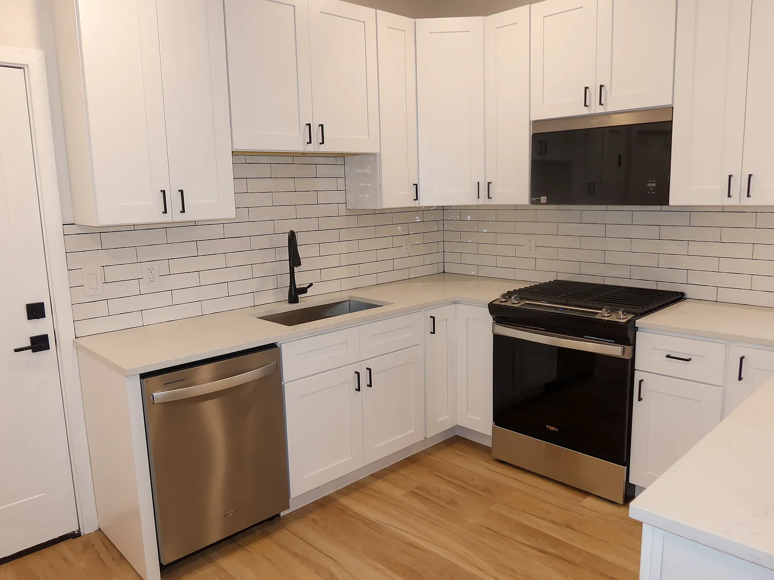 116 Van Riper Ave — Photo 2