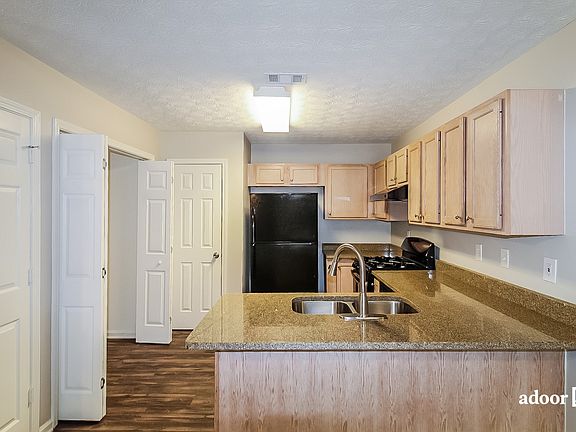 3rd image of 406 Autumn Lake Ct