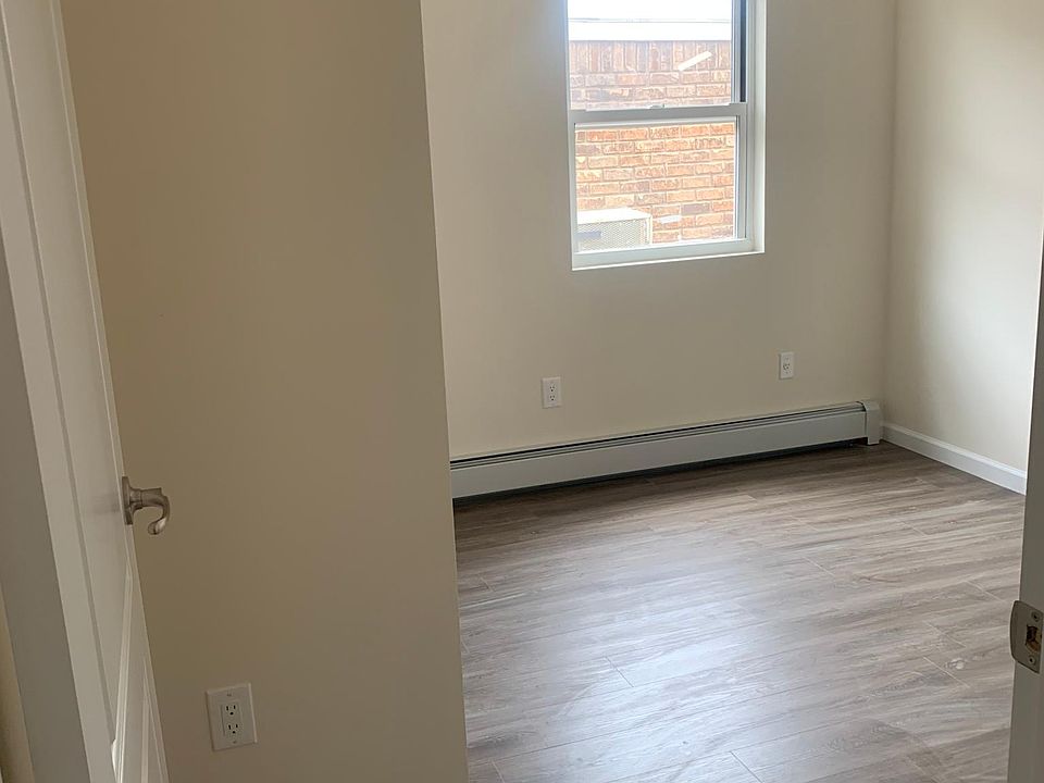 1st image of 9-05 127th St #2