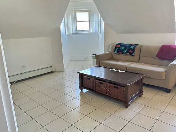 2nd image of 25 Garrison Rd APT 3