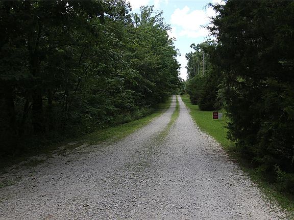 3rd image of 10 Forest Ln