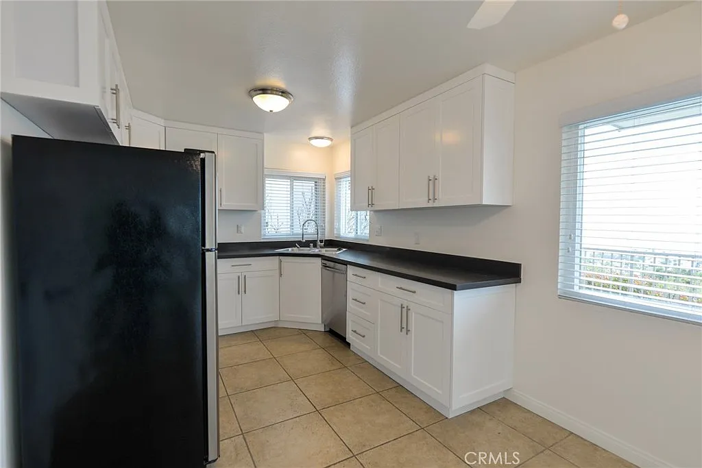 2 bed, 1.5 bath, 950 sqft, $3,750 — Photo 4