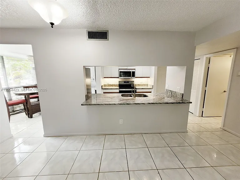 7523 Greenlake Way #C — Photo 22
