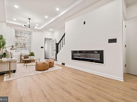 5th image of 2784 W North Ave