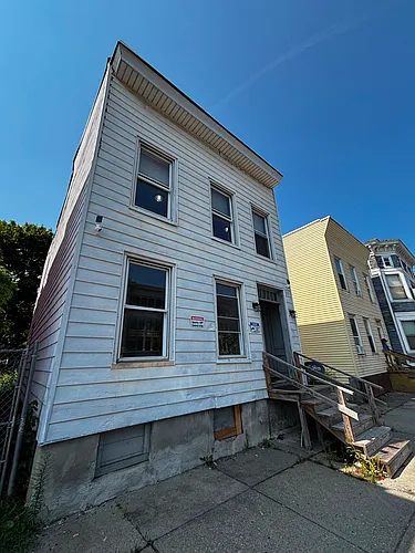 27 N Lake Ave Photo 1
