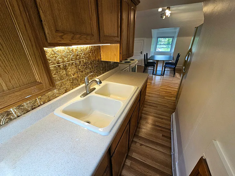 1304 W 50th St #2 — Photo 8